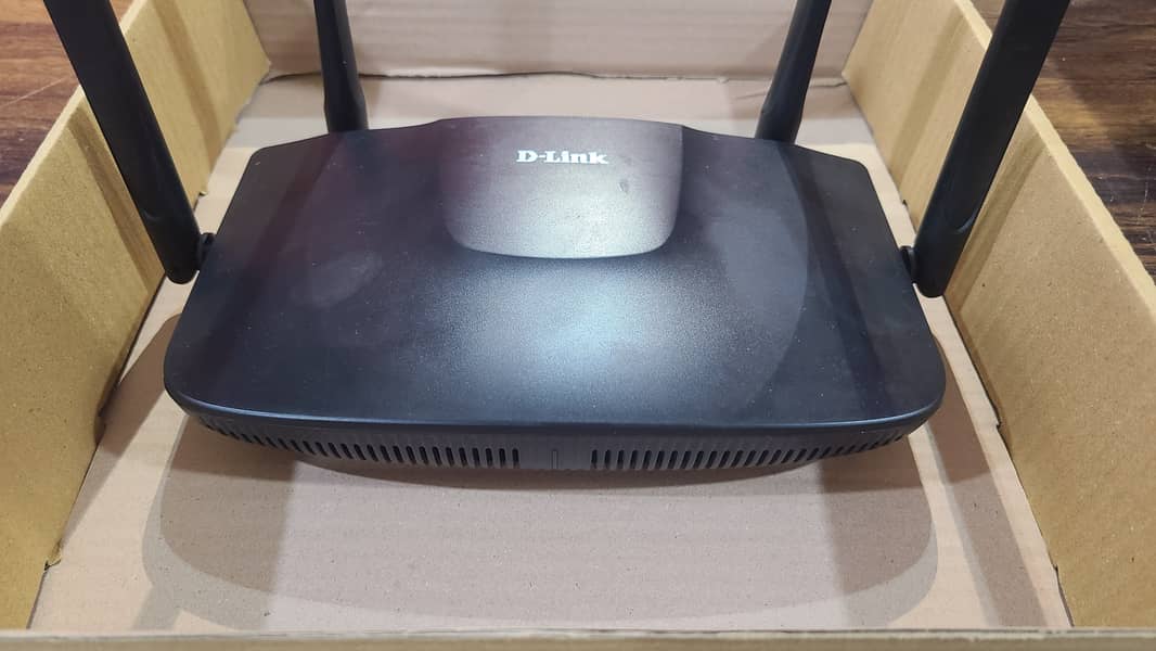 Dlink DIR-825M Wireless AC 1200 Dual Band Gigabit Router Branded used 17