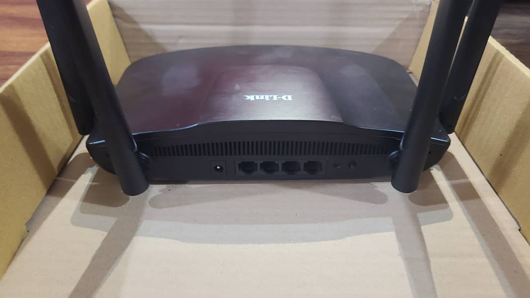 Dlink DIR-825M Wireless AC 1200 Dual Band Gigabit Router Branded used 19