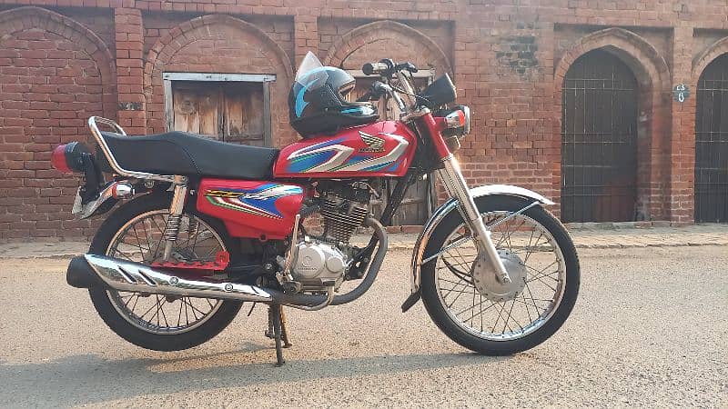 Honda 125 good condition. 1