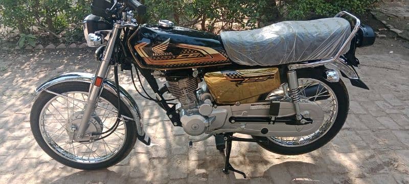 Honda 125 special gold edition 2025 3