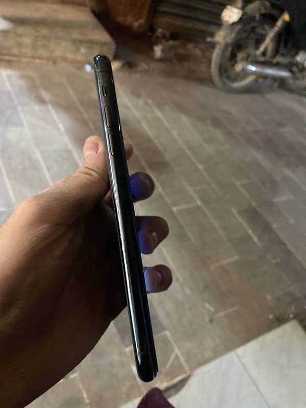 battery chang peynal chang back glass halkha sey tuta hai or face id n 4