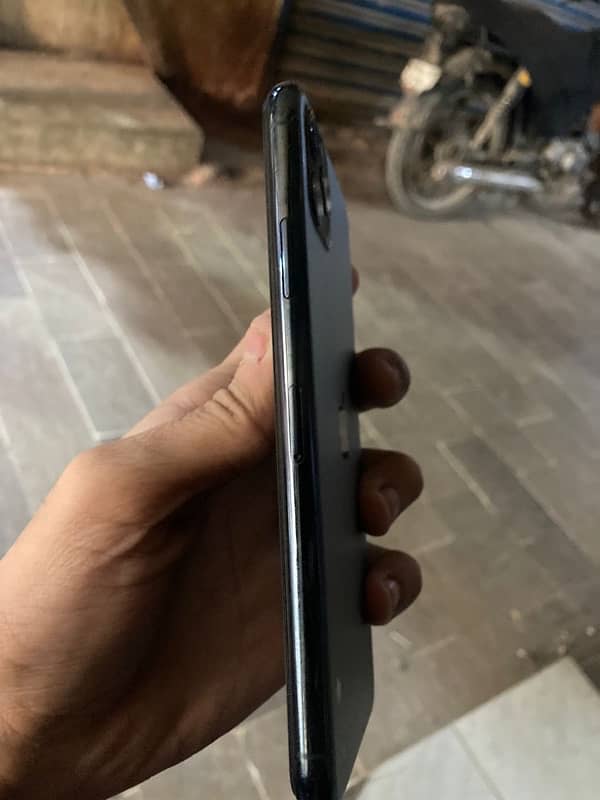 battery chang peynal chang back glass halkha sey tuta hai or face id n 5