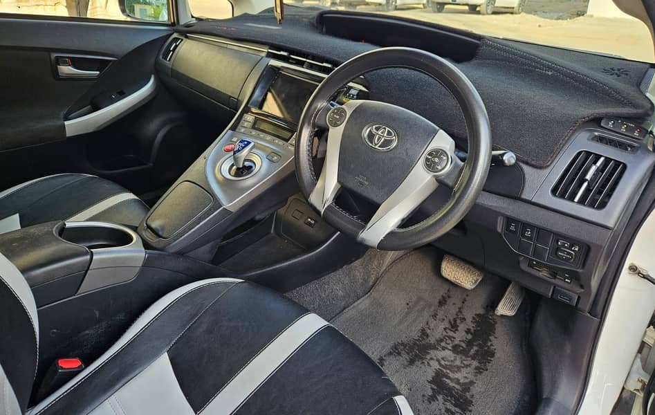 Toyota Prius 2015 S Led 9