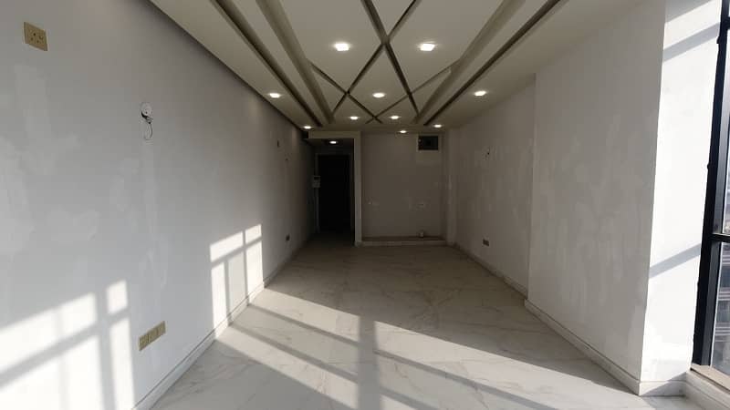 500 SQUARE FEET BRAND NEW COMMERCIAL OFFICE FOR RENT IN JAUHAR 3