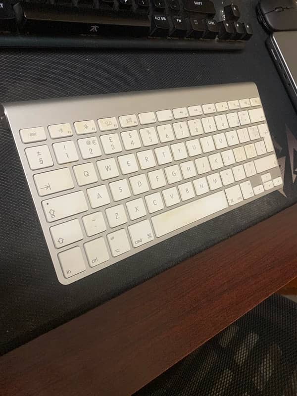 Apple Magic Keyboard 1