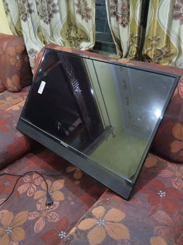 LCD for sale All ok 10by10 with remote orignal 1