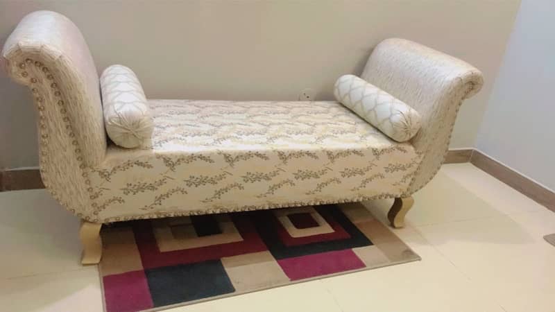 sofa Deewan sighty very less used . new console in elegant design. 1