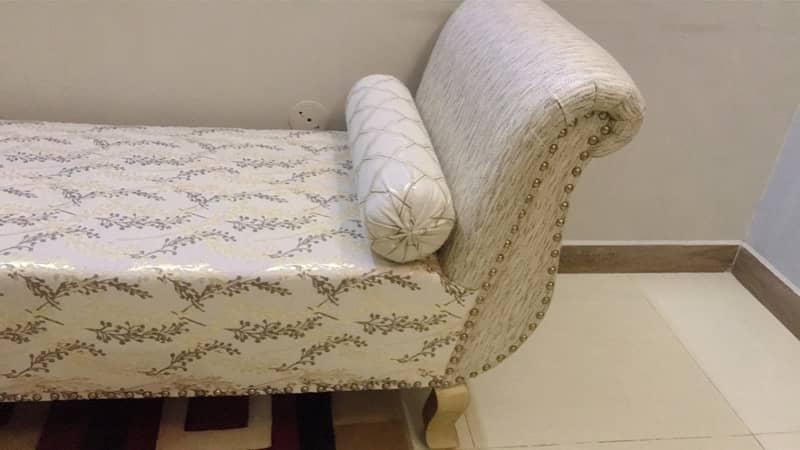 sofa Deewan sighty very less used . new console in elegant design. 3