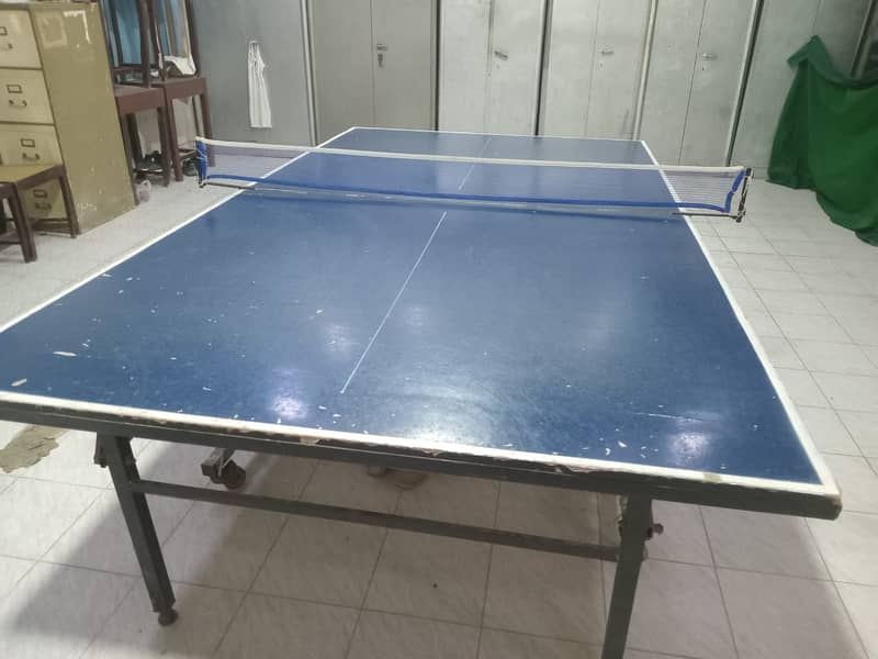 table tennis table condition 8/10 wheeler 1