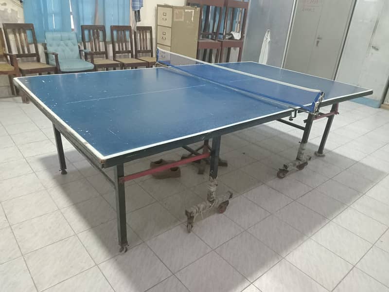 table tennis table condition 8/10 wheeler 2