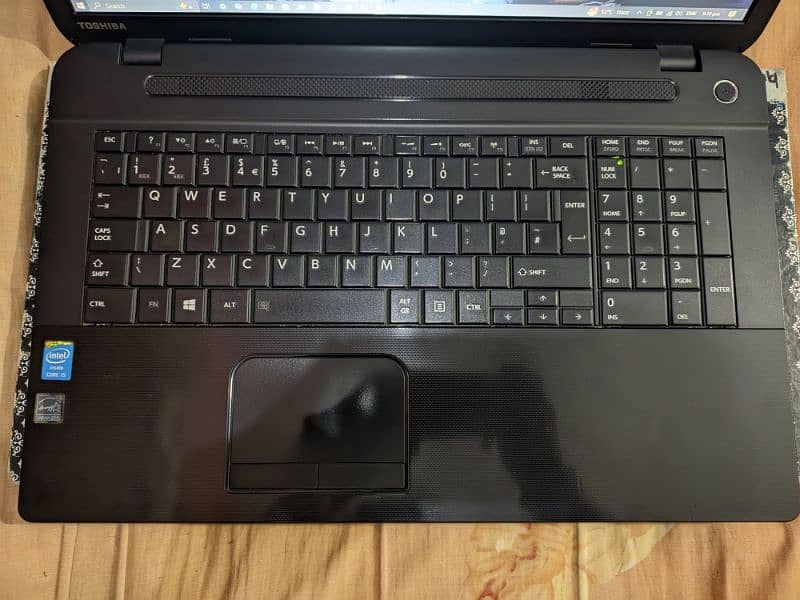 Toshiba satellite pro c70-b Laptop with 2 Gb Graphics card 2