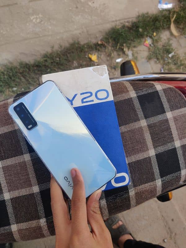 Vivo Y20. condition AP Kay samny hai 0