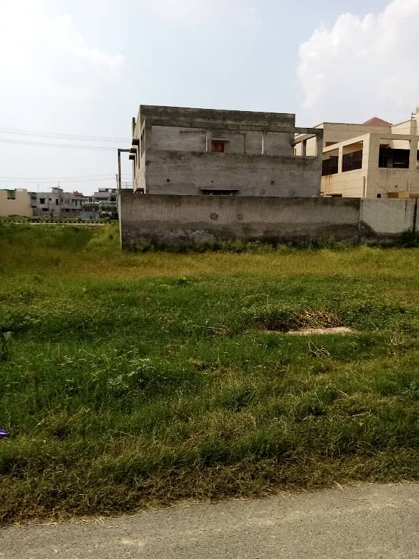 1 Kanal Plot For Sale Near Park At Main Boulevard For Sale In Orchard 1 Block Of Paragon City Lahore 0