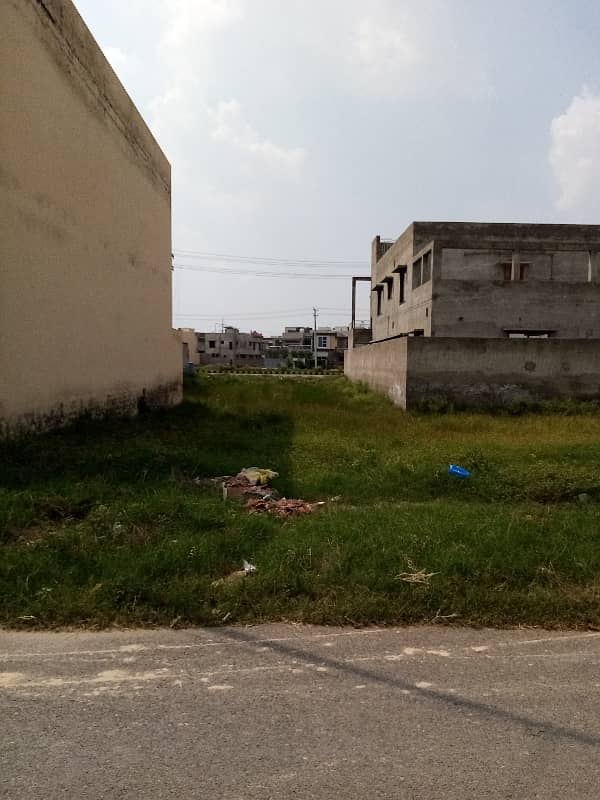 1 Kanal Plot For Sale Near Park At Main Boulevard For Sale In Orchard 1 Block Of Paragon City Lahore 1