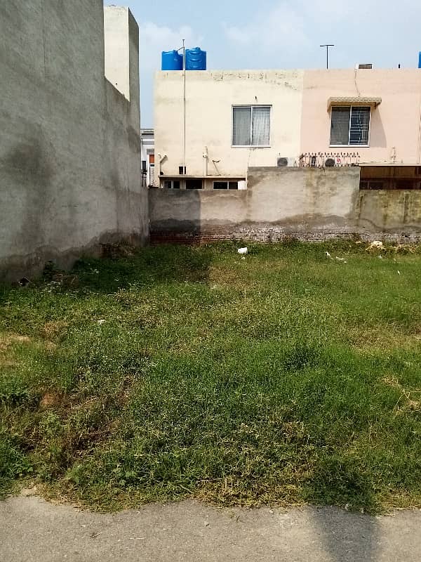 1 Kanal Plot For Sale Near Park At Main Boulevard For Sale In Orchard 1 Block Of Paragon City Lahore 4