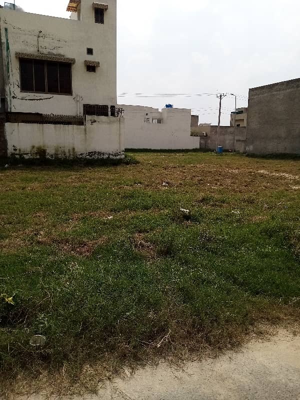 1 Kanal Plot For Sale Near Park At Main Boulevard For Sale In Orchard 1 Block Of Paragon City Lahore 5