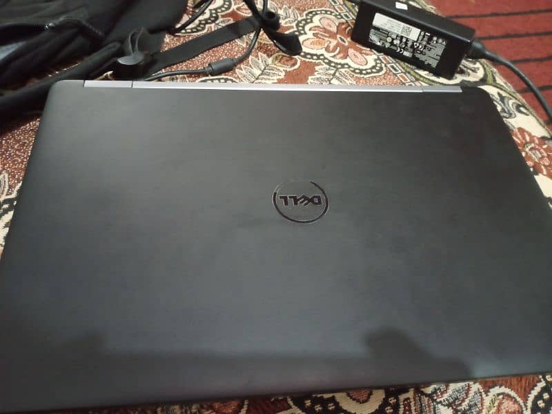 Dell laptop with charger and 256 SSD Card battery timing 3 to 4 haurs 0