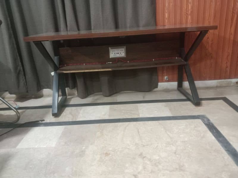 office k shaped table with two sockets 3