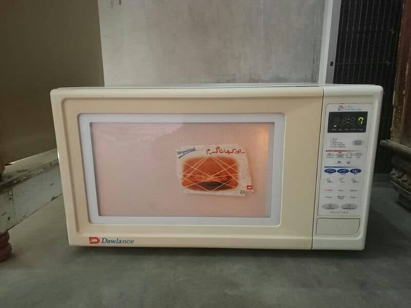 White Dawnlance  micro oven 10/10 condition and Imported 10