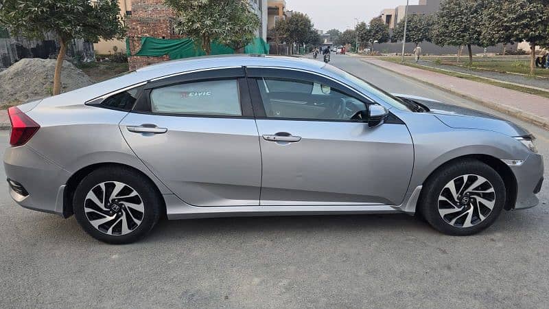 Honda Civic VTi Oriel full option 2018 3