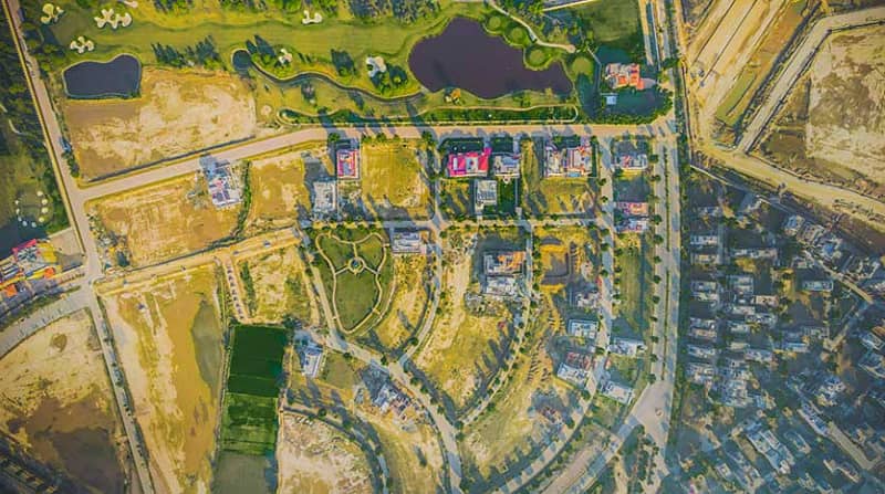 10 Marla Commercial Hot Location Plot Near To Lake City Mall Near To School Near To Park Near To Main Boulevard Available For Sale In Lake City 10