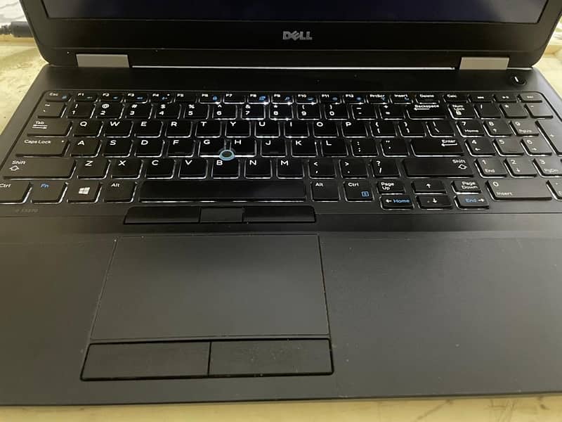 Dell latitude E5570 laptop 0