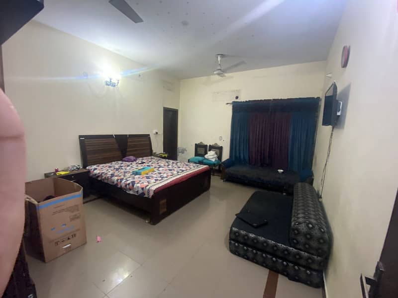 1 KANAL BEAUTIFUL UPPER PORTION AVAILABLE FOR RENT IN UET 7