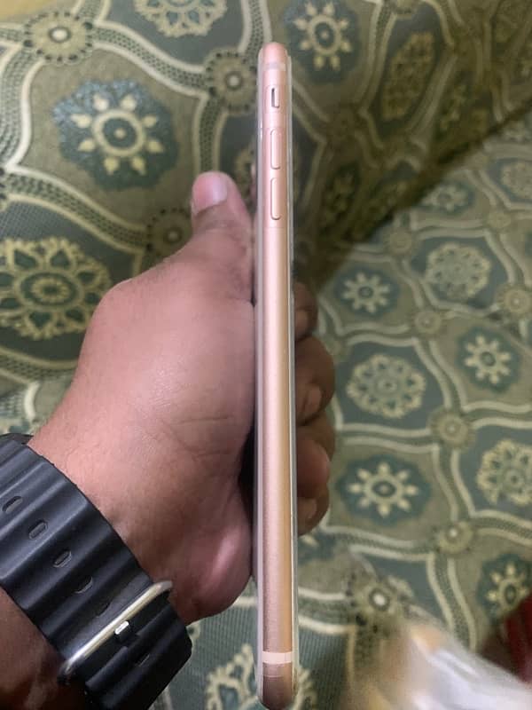 iPhone 8 Plus 64Gbs 3