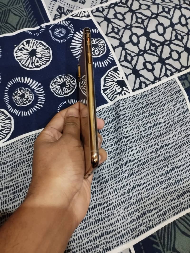 Apple iPhone XS Max Contact on Whatsap03298995469 3