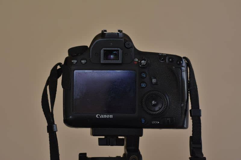 Canon 6D with Complete box, CD and Manual. 3