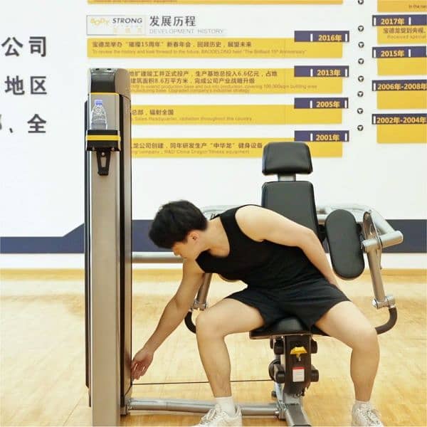 commerical bicep shoulder press body strong  gym and fitness machine 3