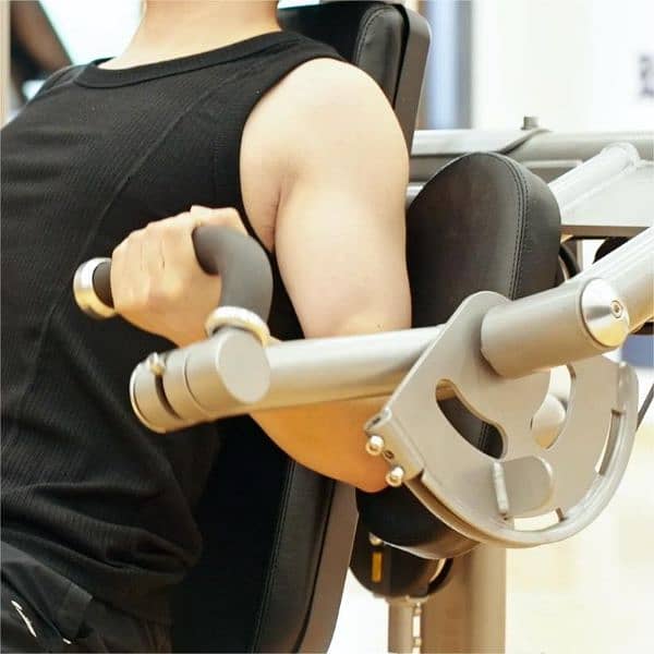 commerical bicep shoulder press body strong  gym and fitness machine 5