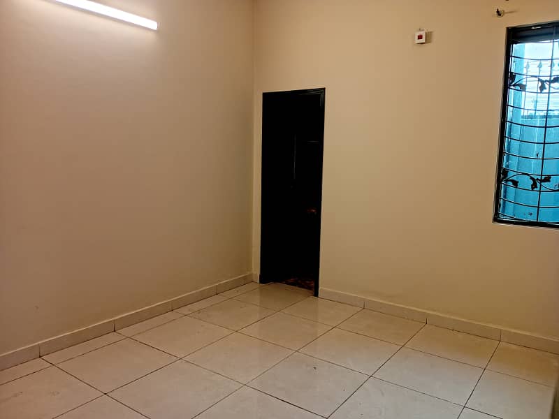 5 MARLA BEAUTIFUL LOWER PORTION AVAILABLE FOR RENT IN JOHAR TOWN 11