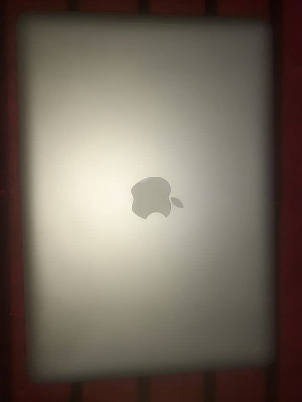 Mac book pro 2010 with original screen, battery and charger 1