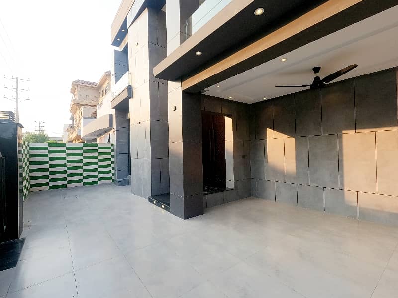 Exquisite 10 Marla Brand-New Modern House For Sale In A Block | Central Park Housing Scheme 3