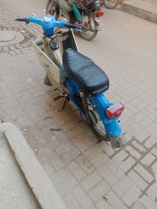 I m selling Honda 50 Karachi namber 0