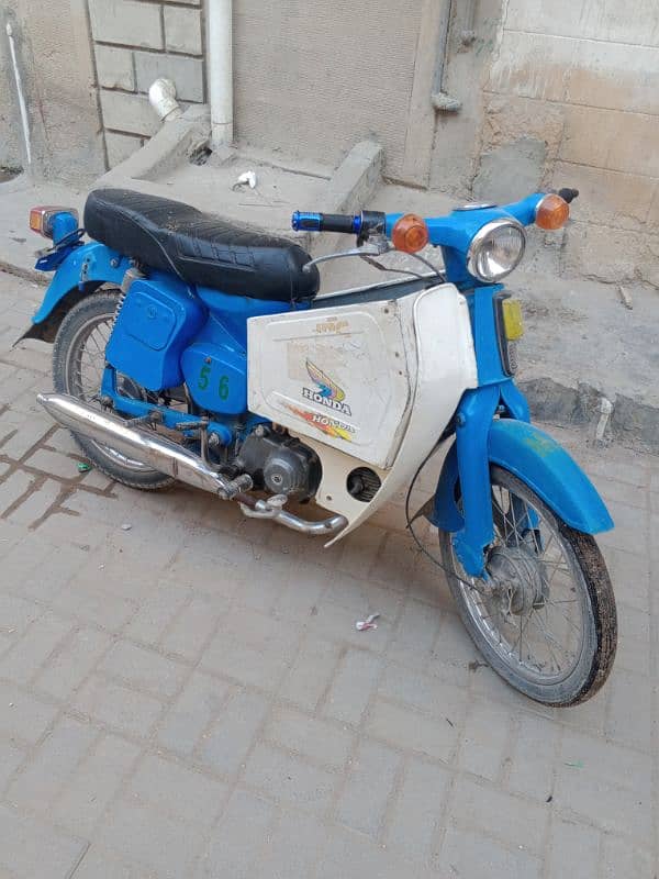 I m selling Honda 50 Karachi namber 1