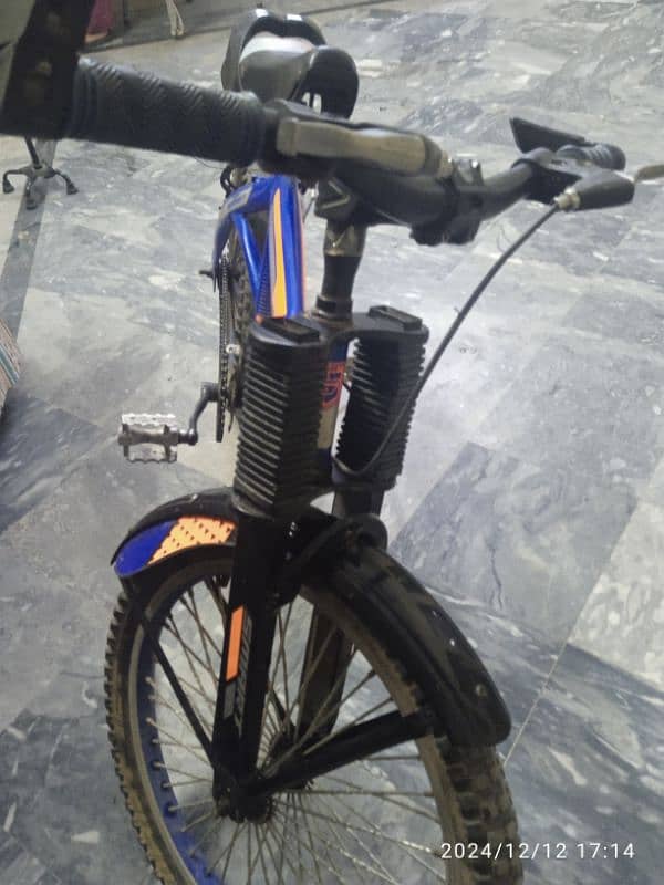 bicycle used front break Nahi ha chain cover utara wa hai 4