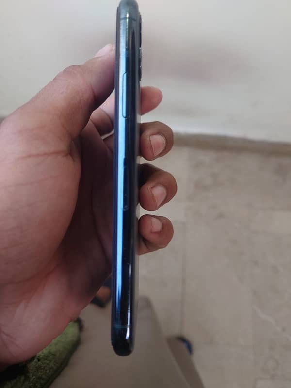 iPhone 11 Pro Lush Condition 5