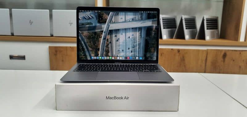 MACBOOK AIR M1 CHIP  !! 16 GB RAM !! 256 GB SSD with Box and charger 2