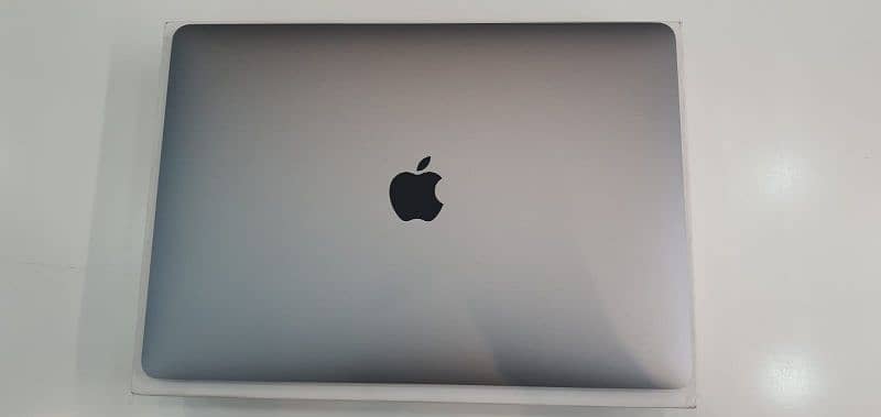 MACBOOK AIR M1 CHIP  !! 16 GB RAM !! 256 GB SSD with Box and charger 3