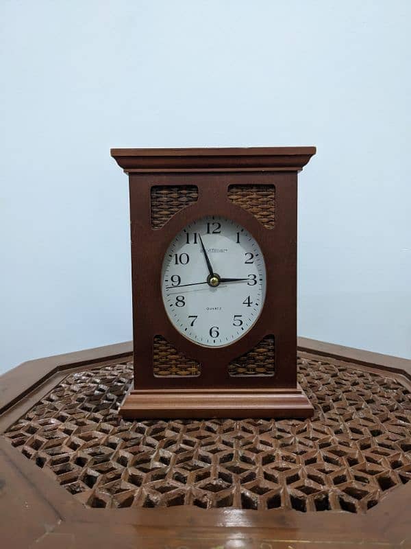 SKYTIMER wooden table clock. 0