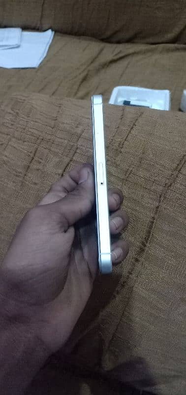 iphone 5 SE  pta approved 3