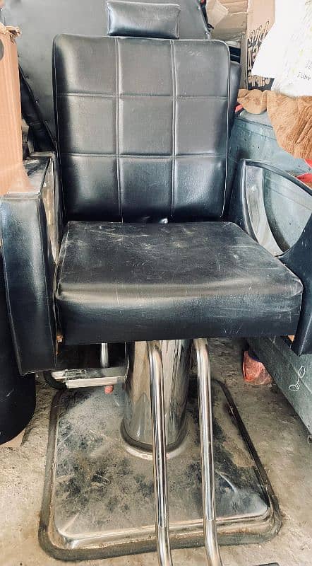 Salon Chair only 6months used for makeup salon 2