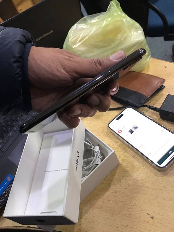 iPhone XS Max - PTA Approved -256GB 2