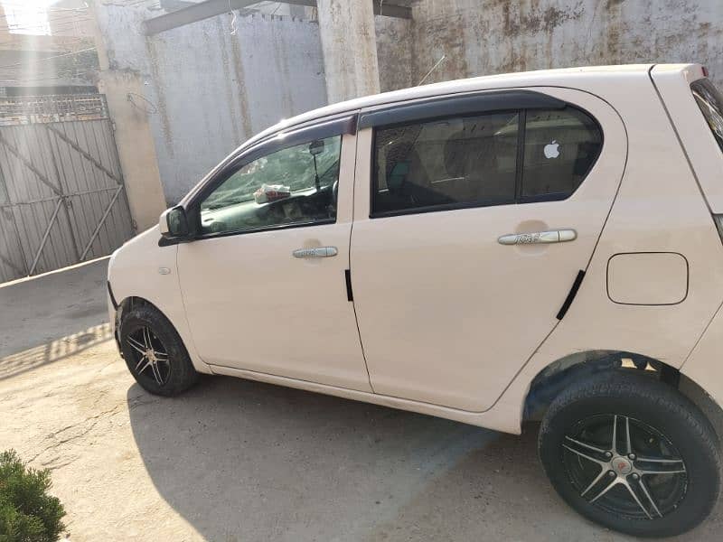 Daihatsu Mira 2015 2