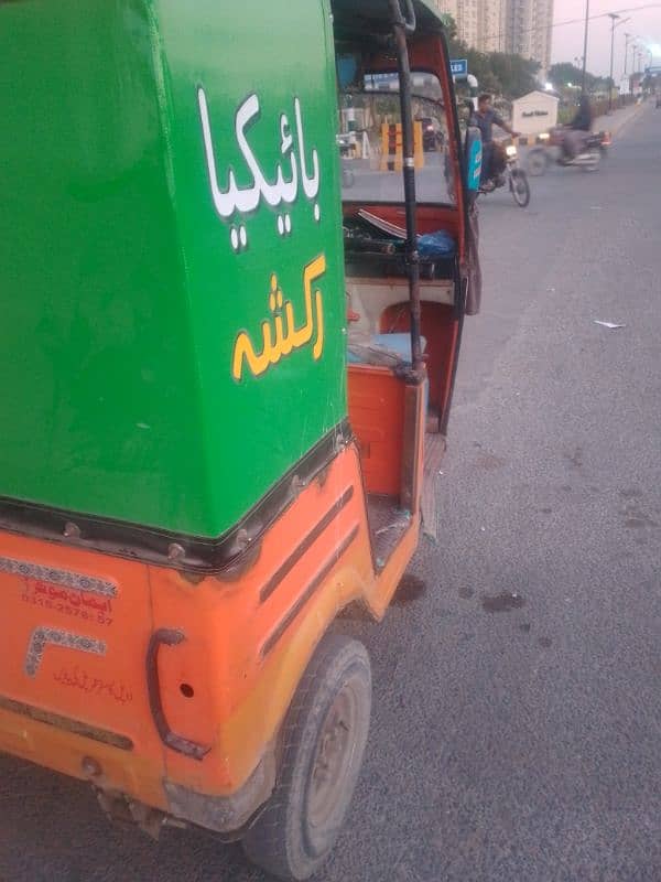 orange colour riksha genuine condition. 4