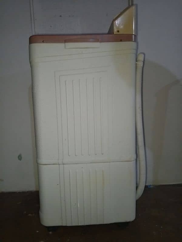 washing machine. . used like new. . . 2