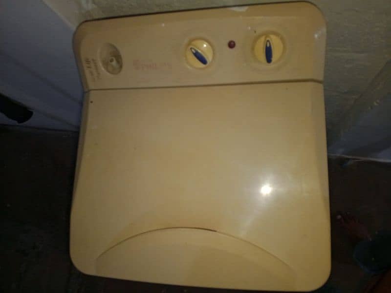 washing machine. . used like new. . . 4