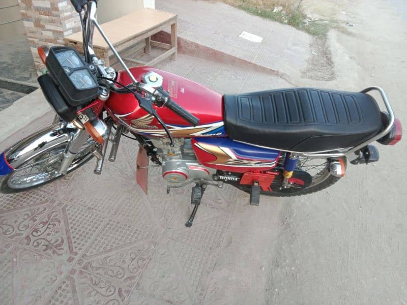 a honda 125 2020 model bike for sale all punjab number laga hoa ha 2